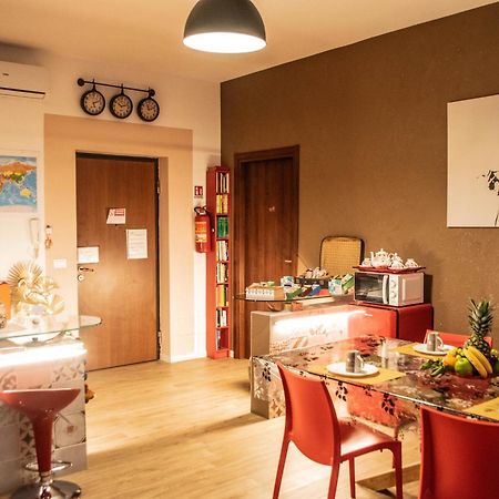 Emmanueli65 Fronte Clinica Per 4 Matrimoniale E Castello Bed & Breakfast Piacenza Luaran gambar