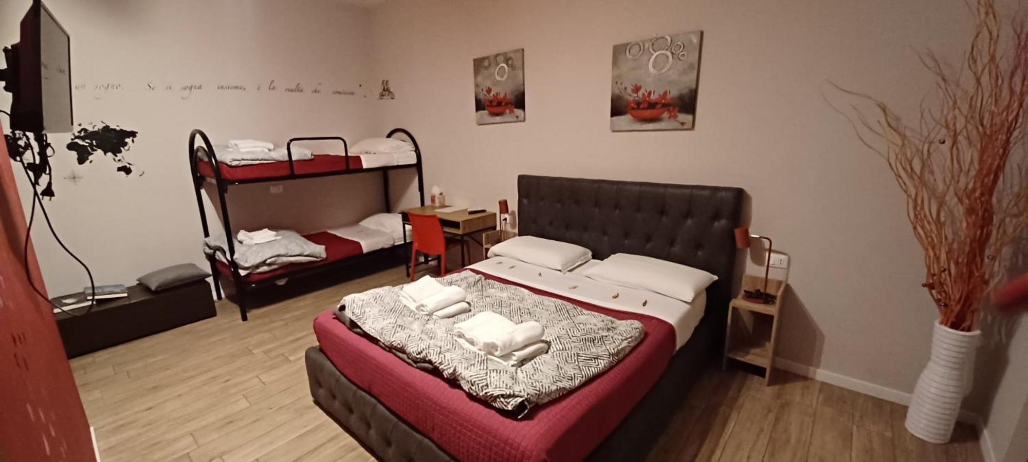 Emmanueli65 Fronte Clinica Per 4 Matrimoniale E Castello Bed & Breakfast Piacenza Luaran gambar