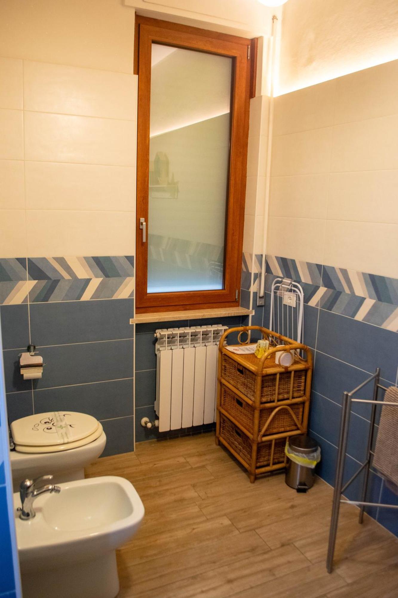 Emmanueli65 Fronte Clinica Per 4 Matrimoniale E Castello Bed & Breakfast Piacenza Luaran gambar