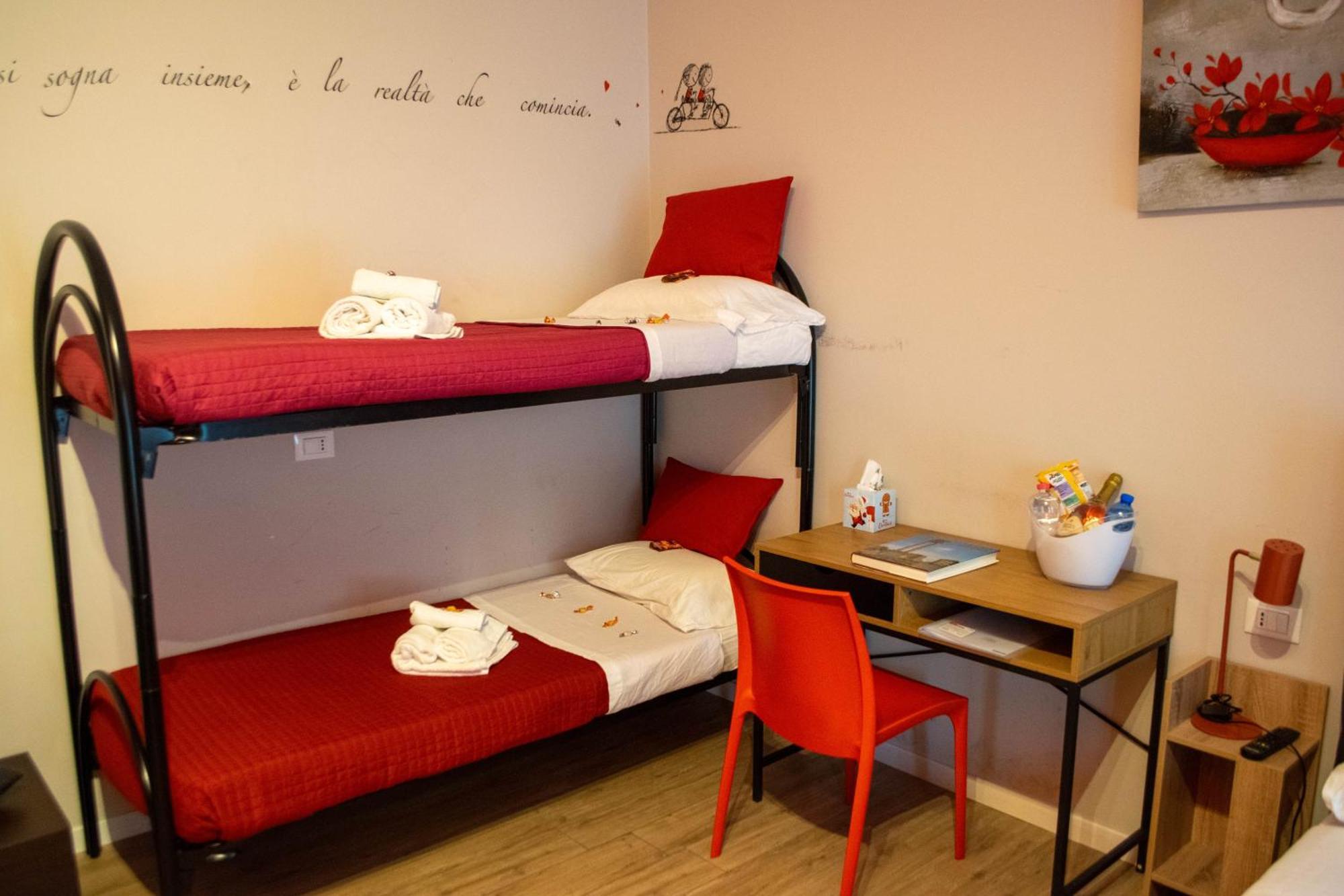 Emmanueli65 Fronte Clinica Per 4 Matrimoniale E Castello Bed & Breakfast Piacenza Luaran gambar