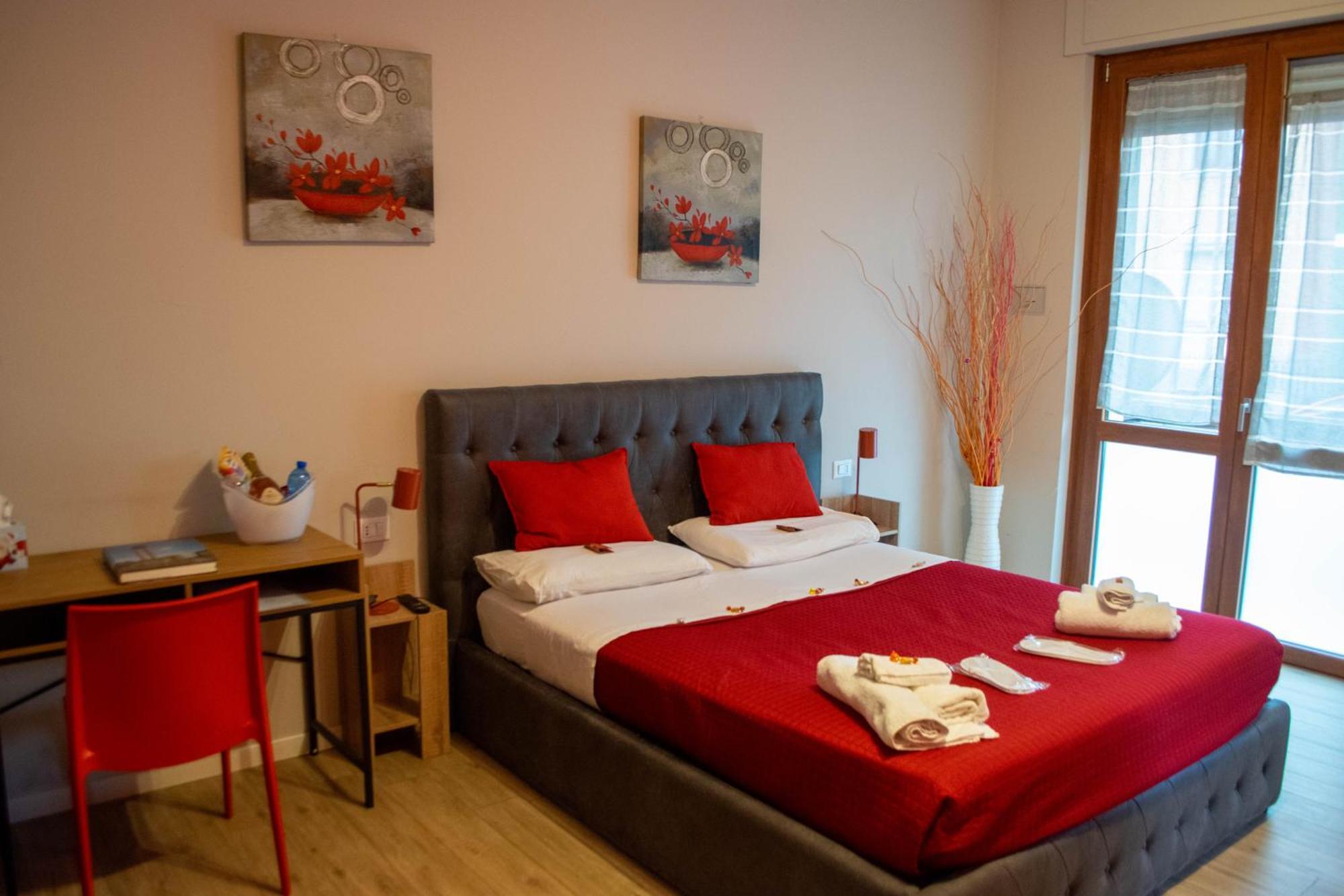 Emmanueli65 Fronte Clinica Per 4 Matrimoniale E Castello Bed & Breakfast Piacenza Luaran gambar