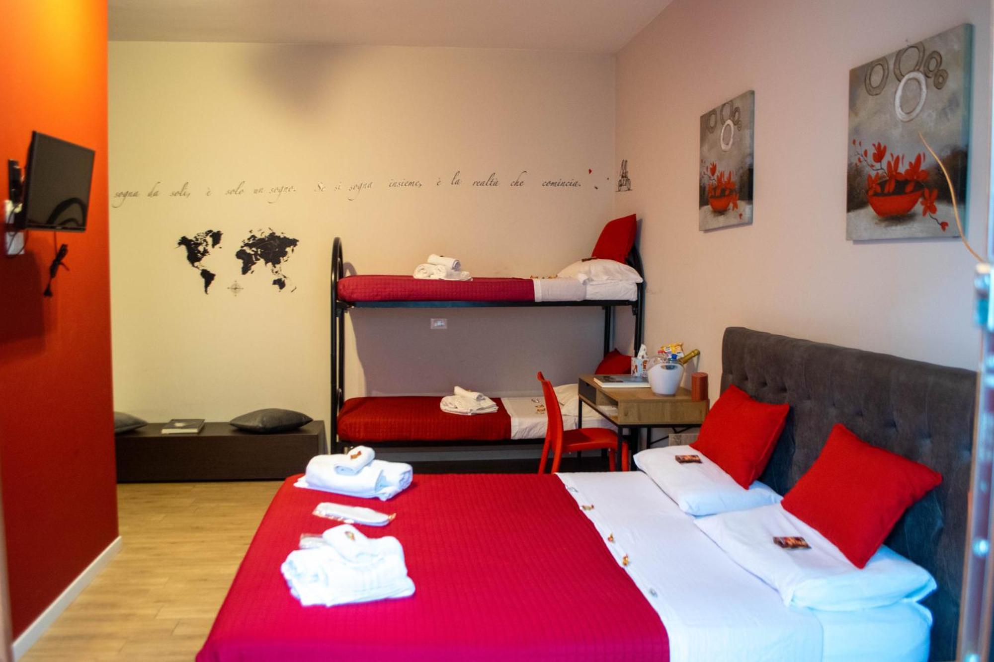 Emmanueli65 Fronte Clinica Per 4 Matrimoniale E Castello Bed & Breakfast Piacenza Luaran gambar
