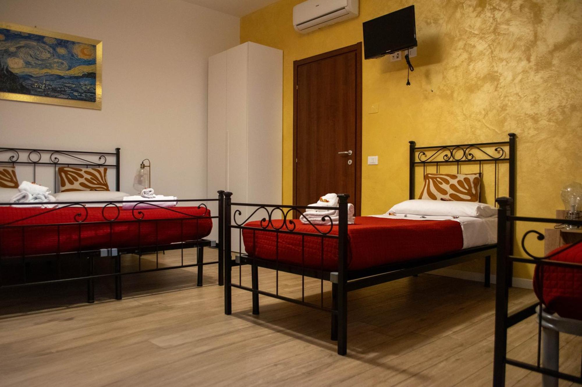 Emmanueli65 Fronte Clinica Per 4 Matrimoniale E Castello Bed & Breakfast Piacenza Luaran gambar