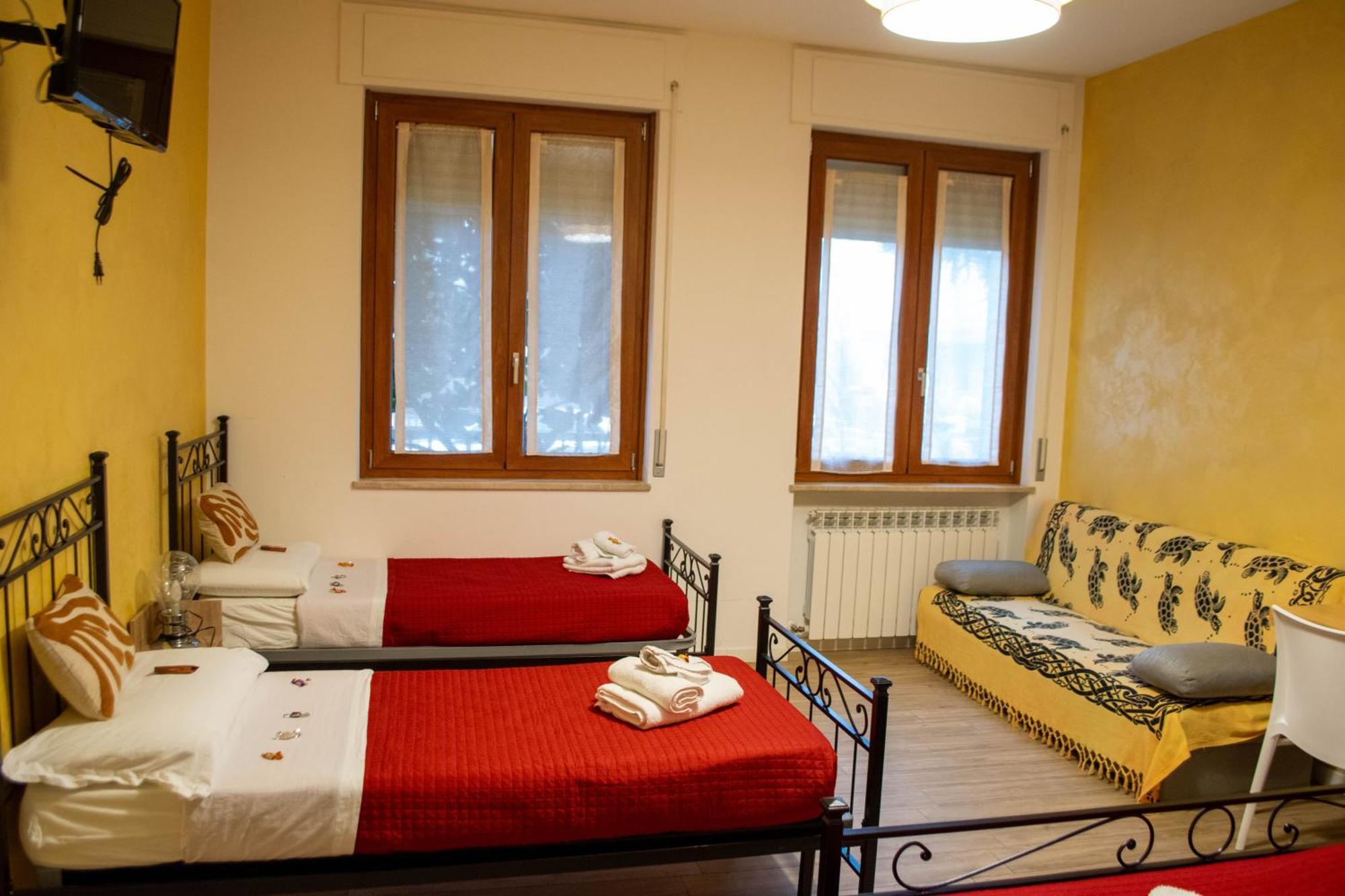 Emmanueli65 Fronte Clinica Per 4 Matrimoniale E Castello Bed & Breakfast Piacenza Luaran gambar